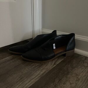 Universal Thread women’s causal flats pointy toe